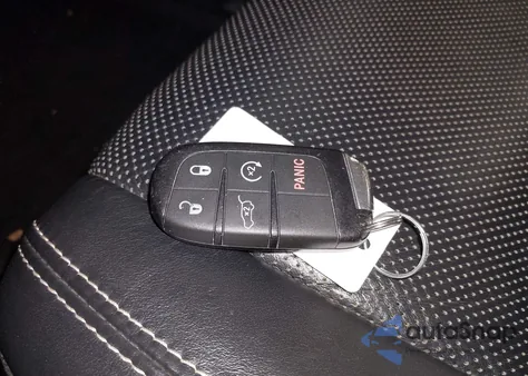 2015 Jeep Grand Cherokee Limited z USA, uszkodzony, nr VIN 1C4RJFBG9FC682451